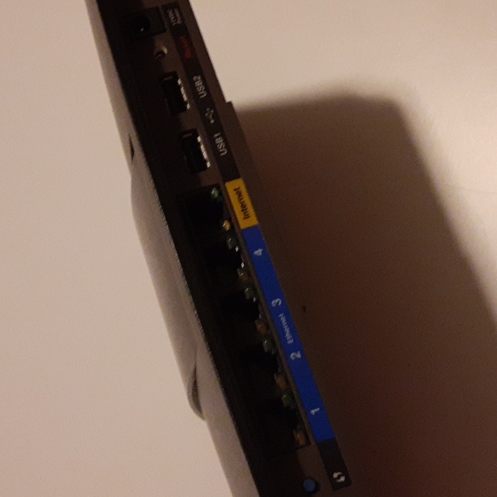 Cisco EA6500 Router - Picture 4 of 4